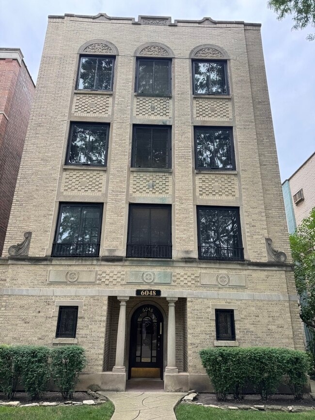 Primary Photo - 6048 N Washtenaw Ave