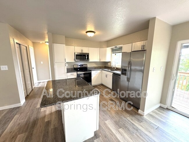 Building Photo - 1480 Hiawatha Dr