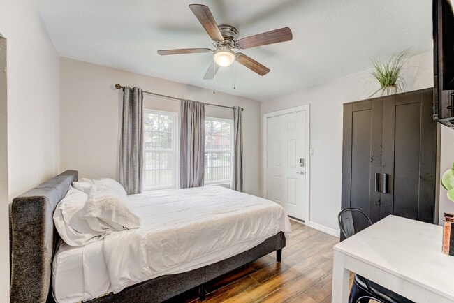 Building Photo - 2720 Truxillo St