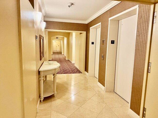 Building Photo - 616 Clearwater Park Rd
