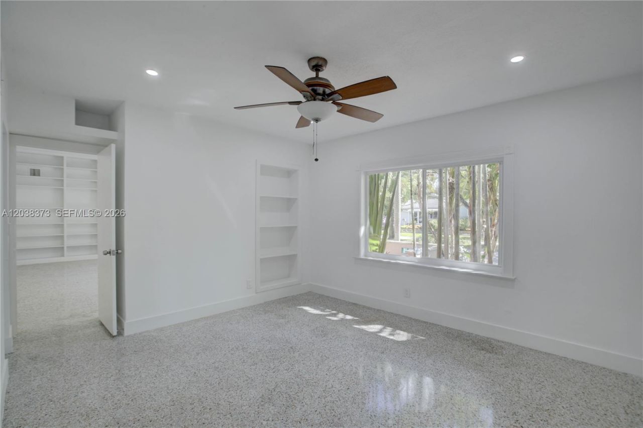 Building Photo - 616 SW 11th Ct