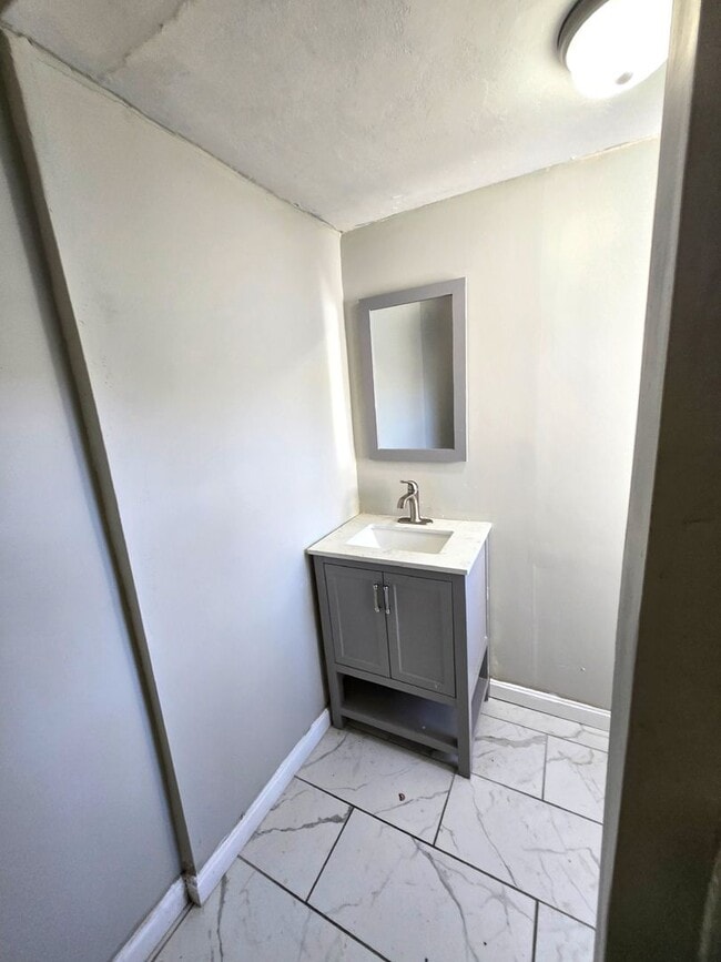 Building Photo - 150 Sisson St