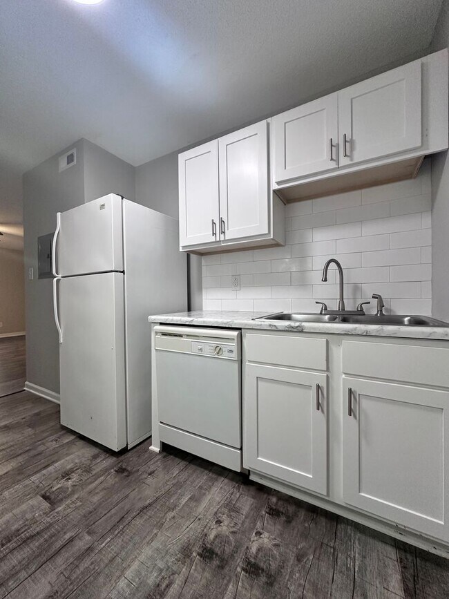 Building Photo - Pet Friendly 2-Bedroom Apartments in Maryv...