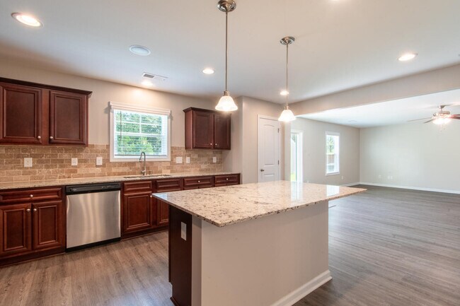 Building Photo - 3733 Moseley Dr