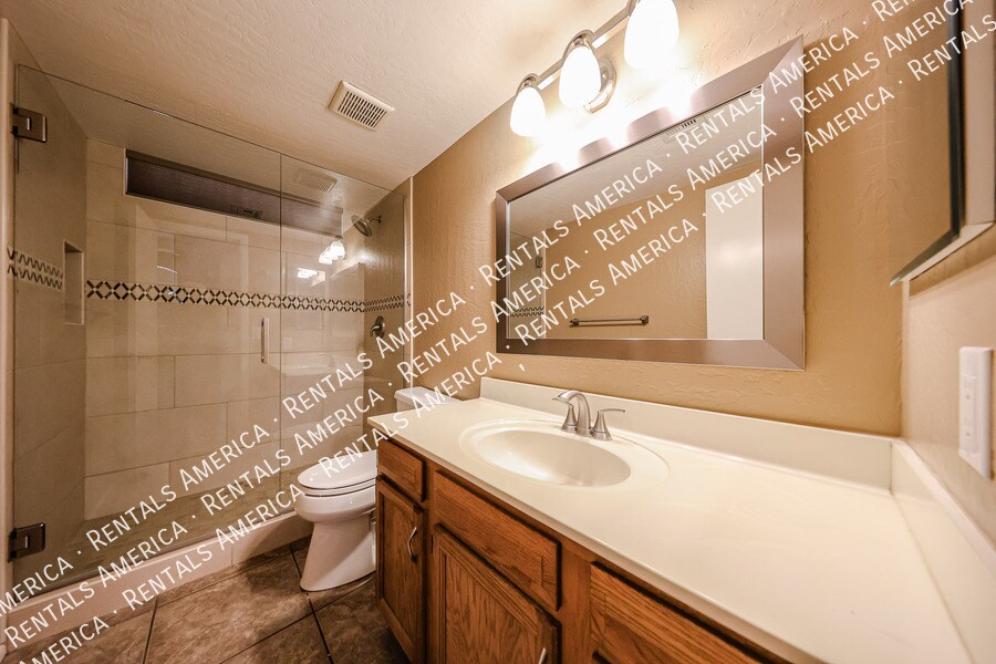 Building Photo - 3160 W Frankfurt Dr