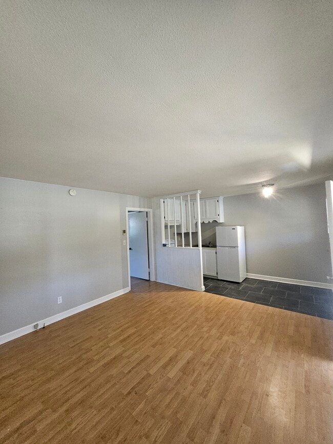 Building Photo - Evelyn