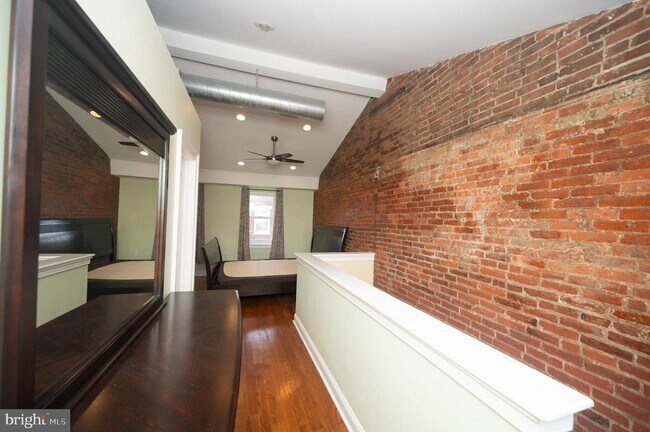 Building Photo - 703 Annin St