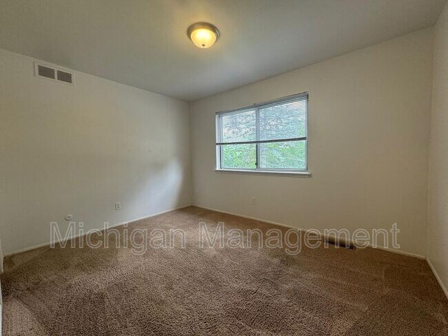 Building Photo - 3324 Bluett Rd