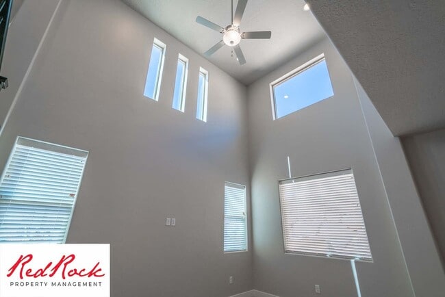 Building Photo - 3 Bedroom Hurricane Townhome With Scenic Views