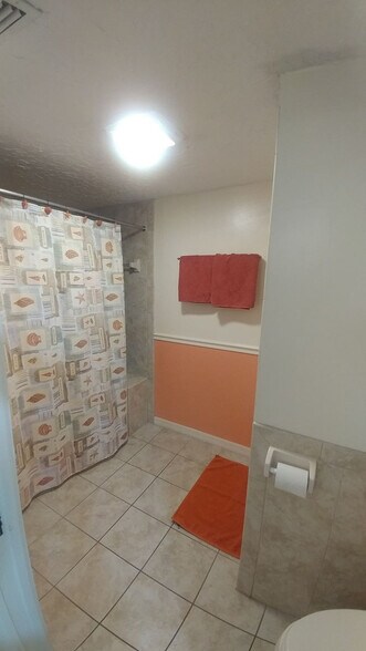 Building Photo - 8600 Ridgewood Ave