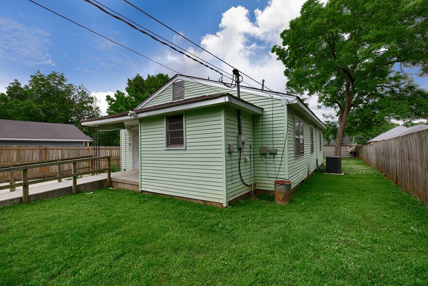 Building Photo - 3912 Hillcrest Ct SW