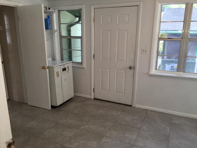 Building Photo - 3225 Liberty Cir