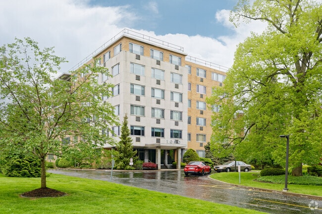 Primary Photo - Scarborough House Condominium