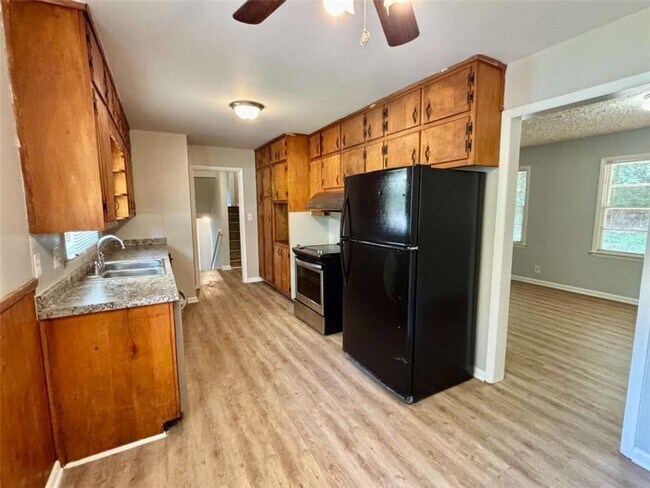 Building Photo - 2612 Dawn Dr