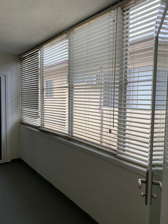 Screened Patio - 11983 Walnut Ln