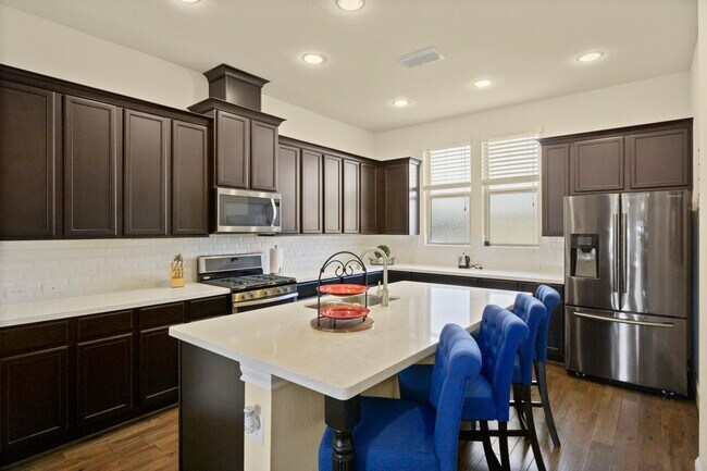 Building Photo - 8406 Oak Leaf Point Dr