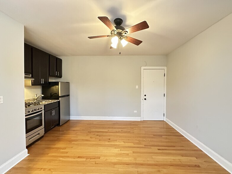 Building Photo - 618 W Patterson Ave