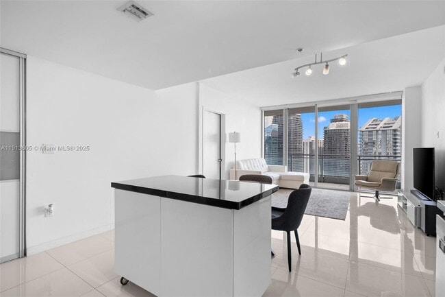 Building Photo - 92 SW 3rd St