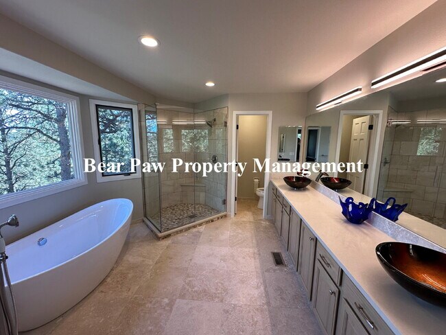 Building Photo - New Lower Price on this Magnificent Home in The Ridge!!