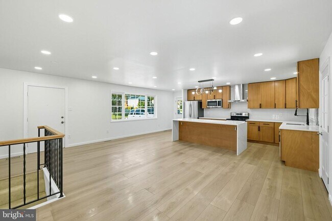 Building Photo - 13546 Tabscott Dr