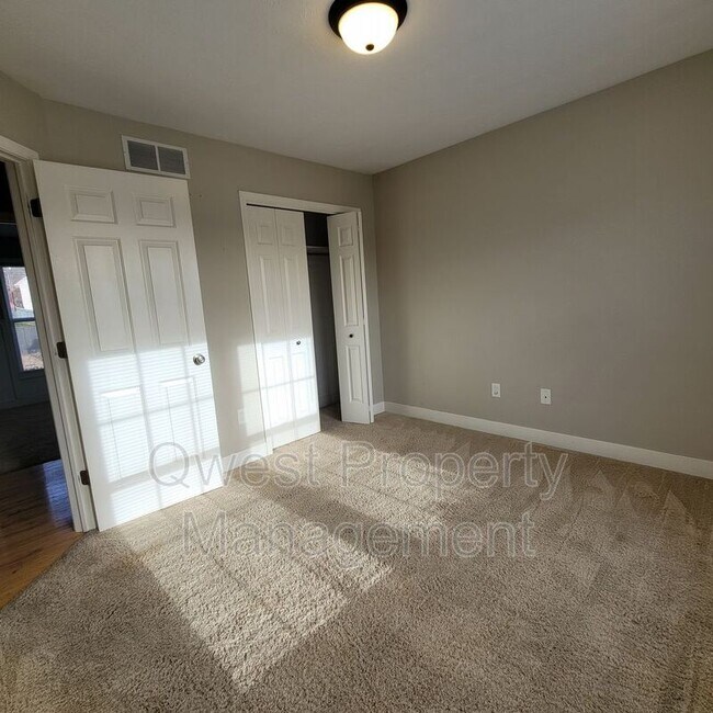 Building Photo - 79 River St