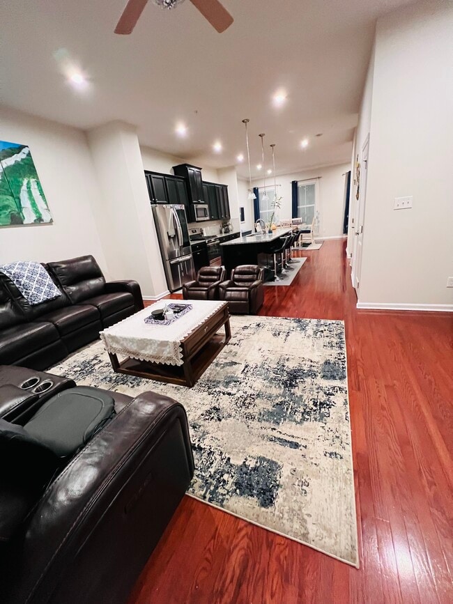 Building Photo - 3010 Mahican Cir