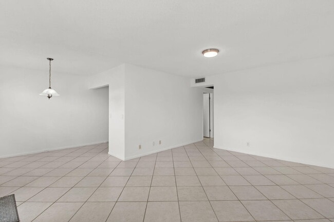 Building Photo - 124 Preston Way