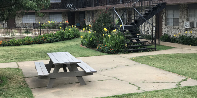 Primary Photo - Charlemagne Apartments