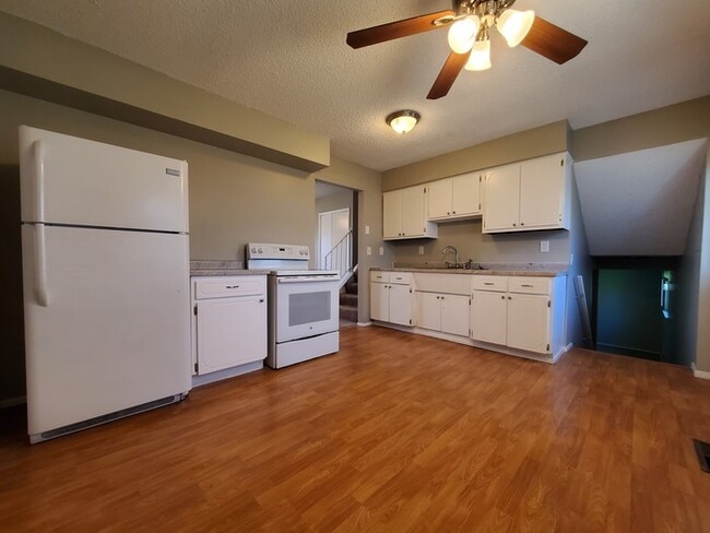 Building Photo - 3515 Meadow Valley St