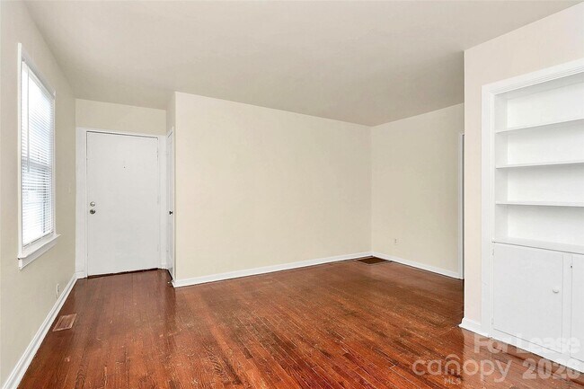 Building Photo - 540 Wakefield Dr