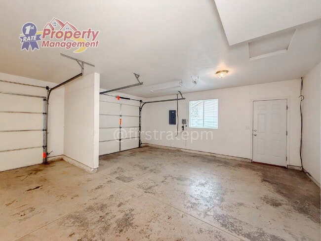 Building Photo - 1923 N Tyra Ave