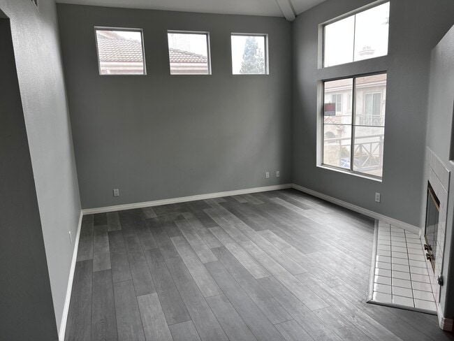 Living Room - 940 N Turner Ave