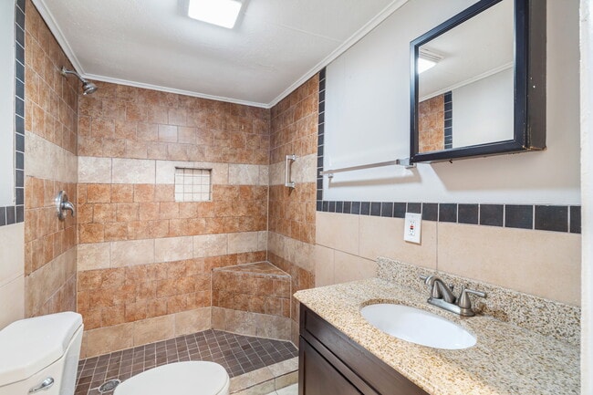 Building Photo - 2325 Cedar Ln