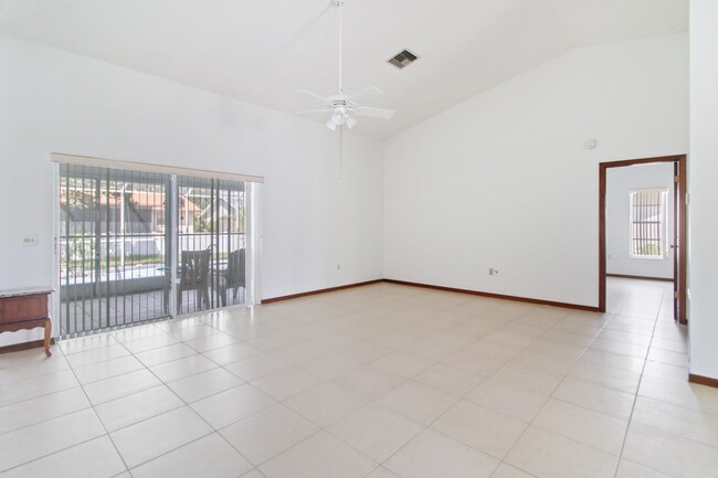 Building Photo - Hudson Pool Home for Lease
