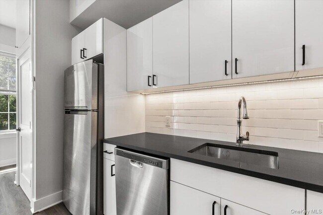 Building Photo - 49 Beekman Ave