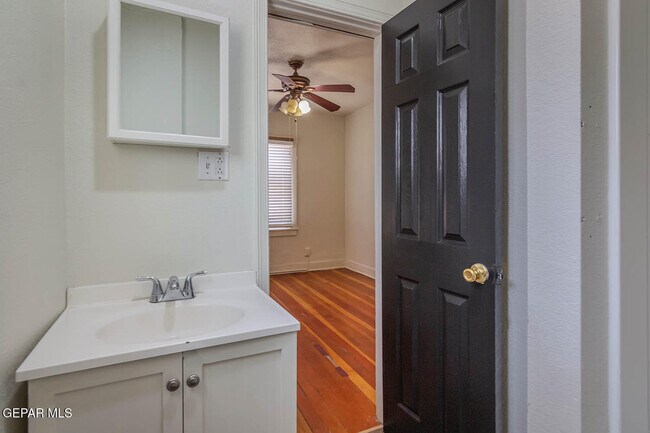Building Photo - 3611 Yandell Dr