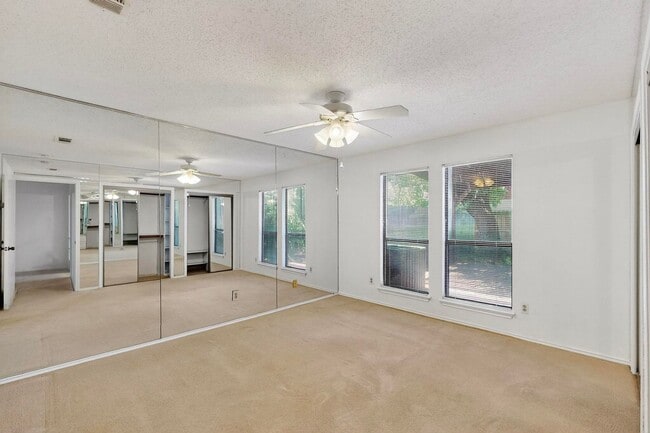 Building Photo - Spacious Townhome with Lake Views on a Pri...