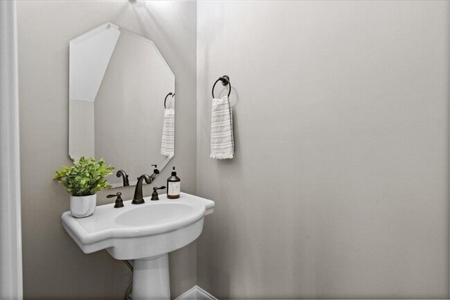 Building Photo - 7458 White Pine Dr