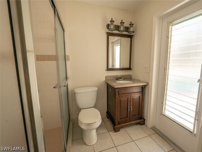 Building Photo - 11394 Waterford Village Dr