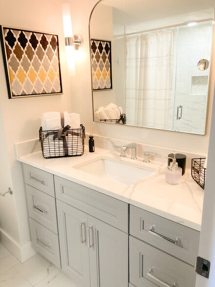 Building Photo - 14 Lockwood Dr