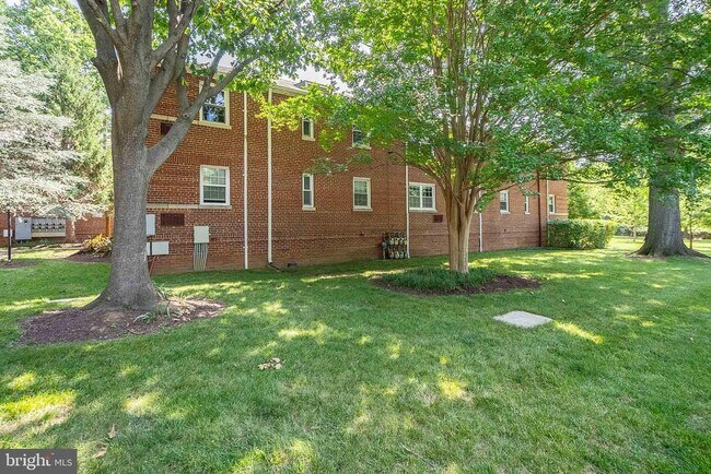 Building Photo - 4374 N Pershing Dr