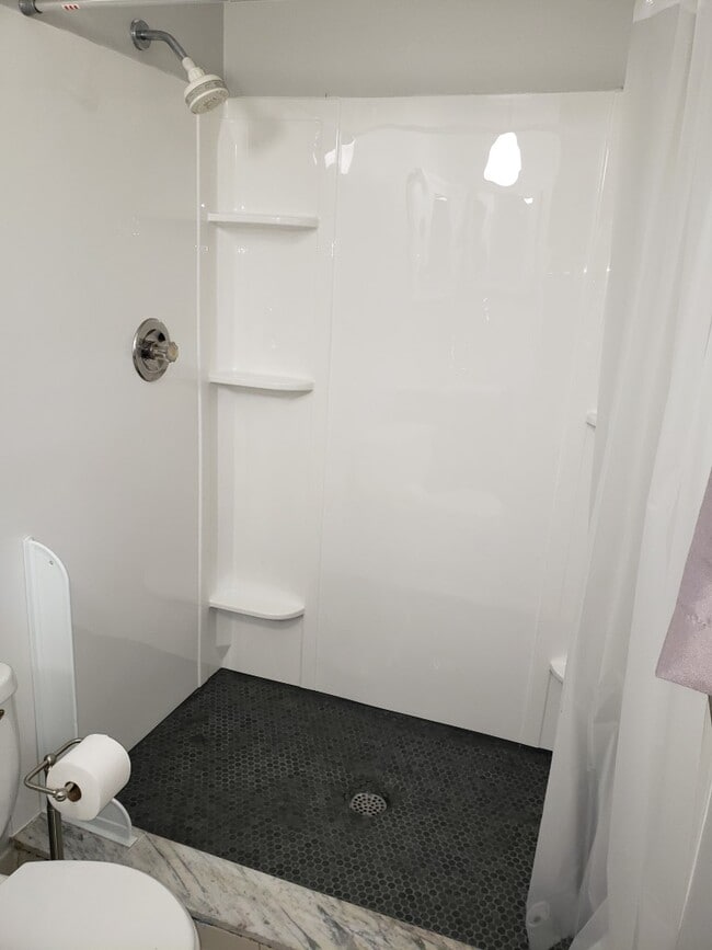 Building Photo - 24694 Creekside Dr