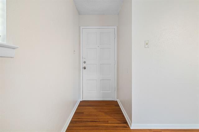 Building Photo - 726 E Pecan St