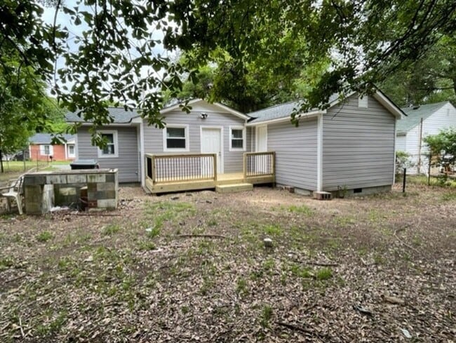 Building Photo - Don't miss out on this Adorable 2 bedroom ...