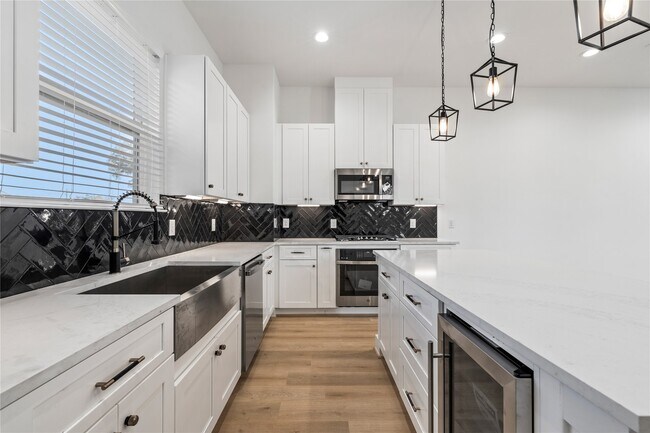 Building Photo - 4039 Buck St