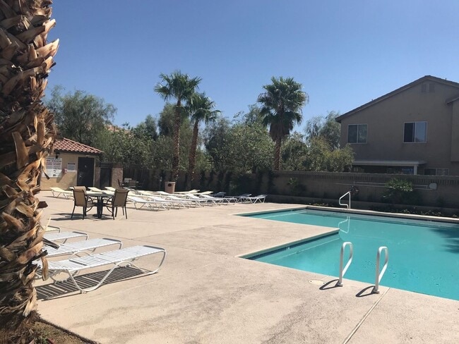 Building Photo - Beautiful Two bedroom 2 1/2 bath