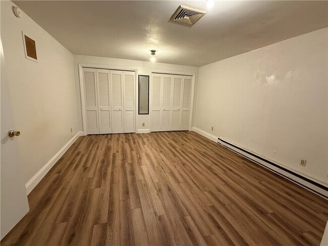 Building Photo - 825 10th Ave