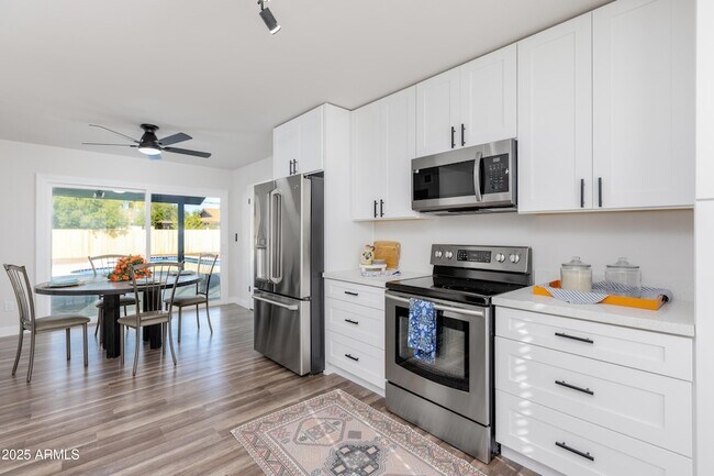 Building Photo - 2936 W Michelle Dr