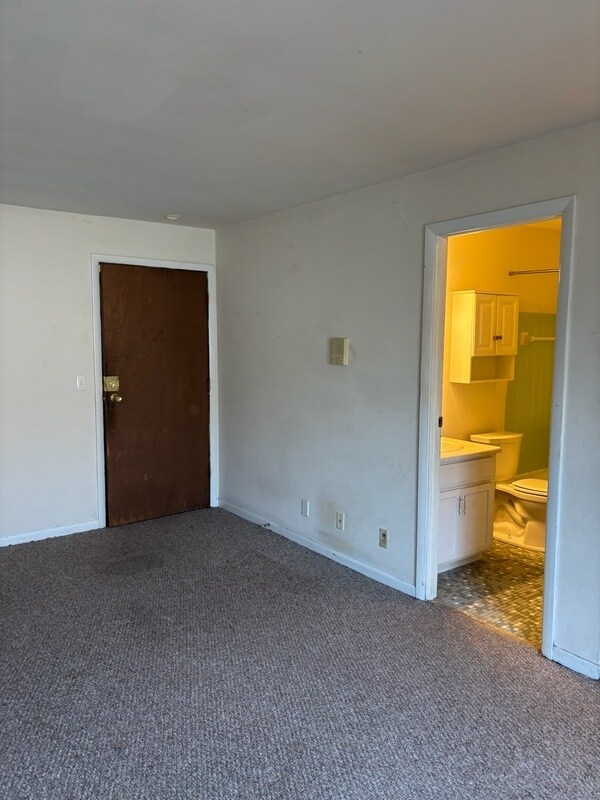 Building Photo - 134 E Johnson St