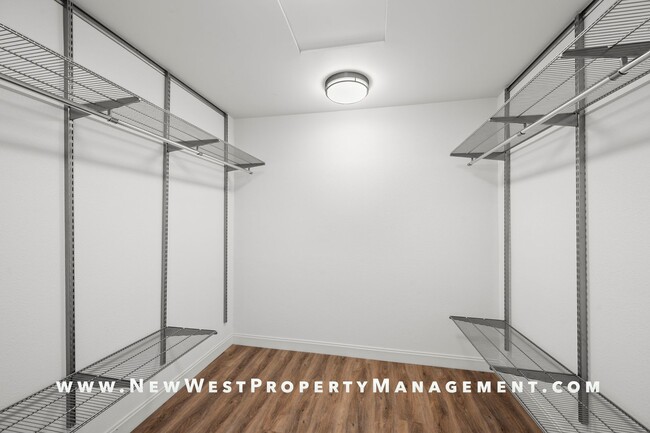 Building Photo - Beautifully upgraded Point Loma 2-bedroom ...